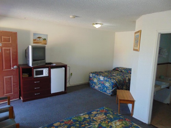 HERITAGE BUDGET INN image 20