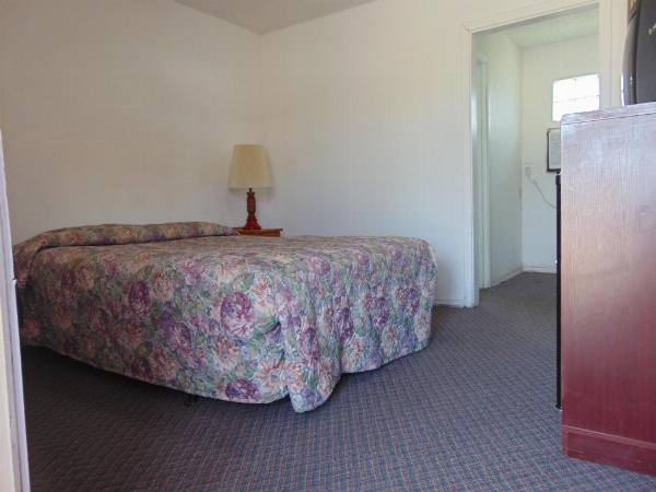 HERITAGE BUDGET INN image 24