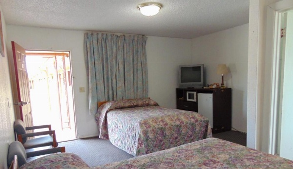 HERITAGE BUDGET INN image 26